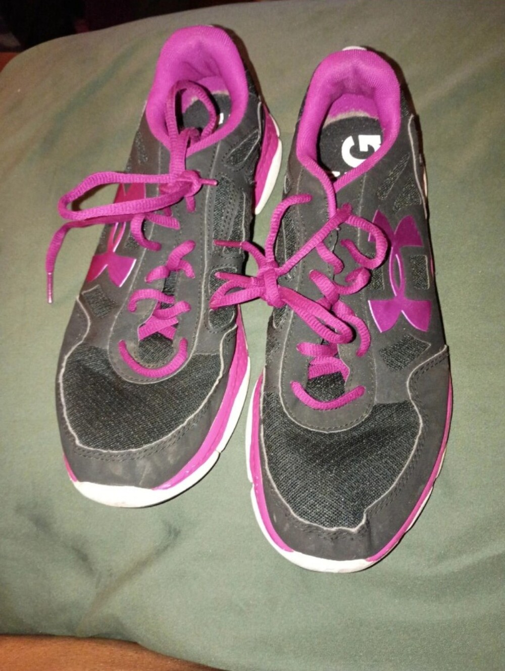Under Armour Women's Black & Magenta Athletic Sneakers